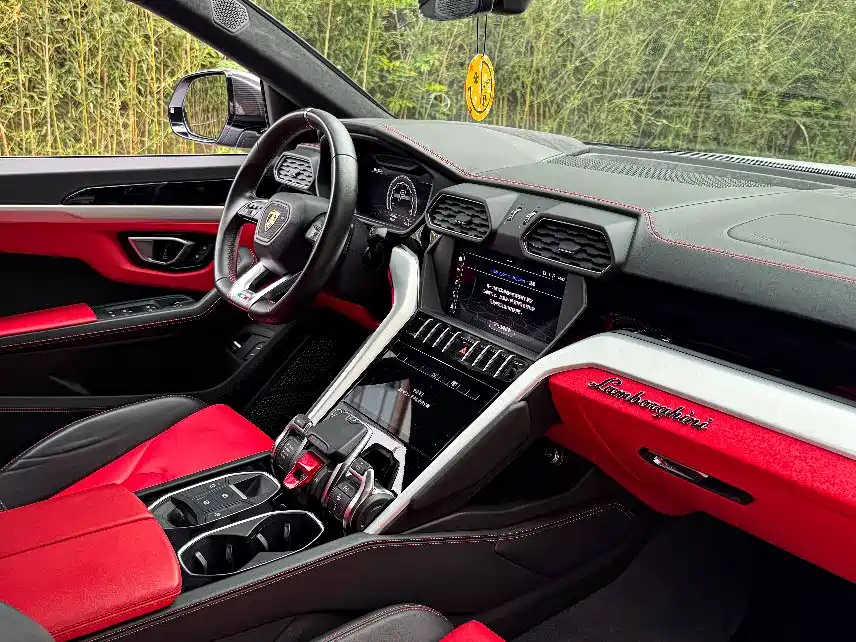 Lamborghini Urus 2019 — фото 14