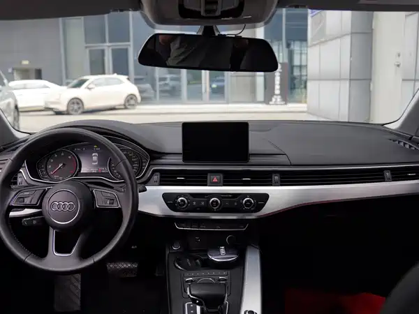 Audi A4L 2019