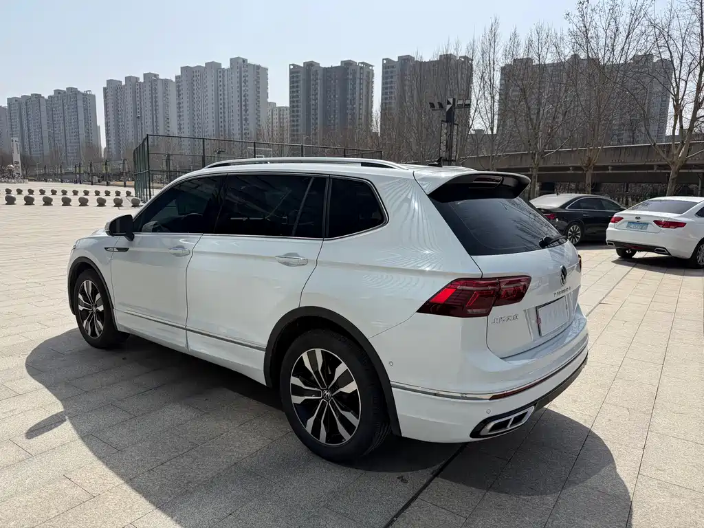 Volkswagen Tiguan L 2023 — фото 8