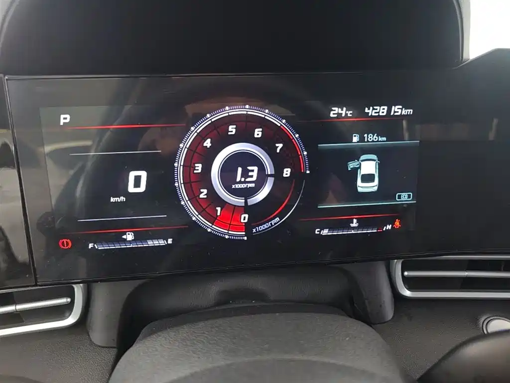 Hyundai Elantra 2023 — фото 12