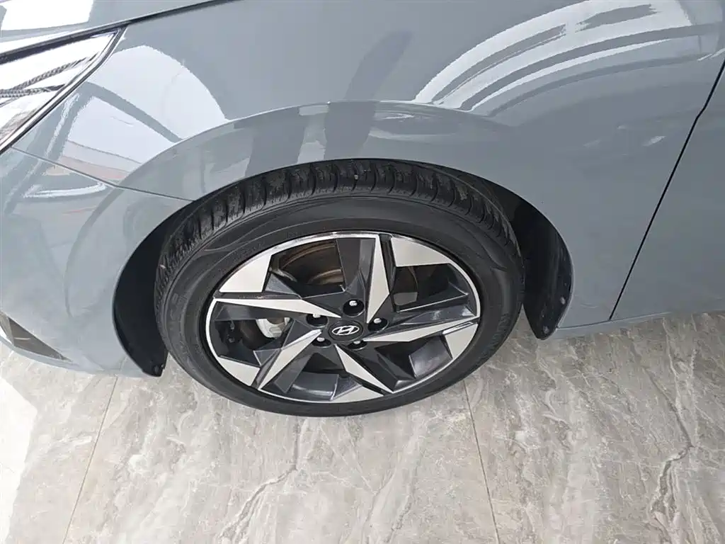 Hyundai Elantra 2023 — фото 23