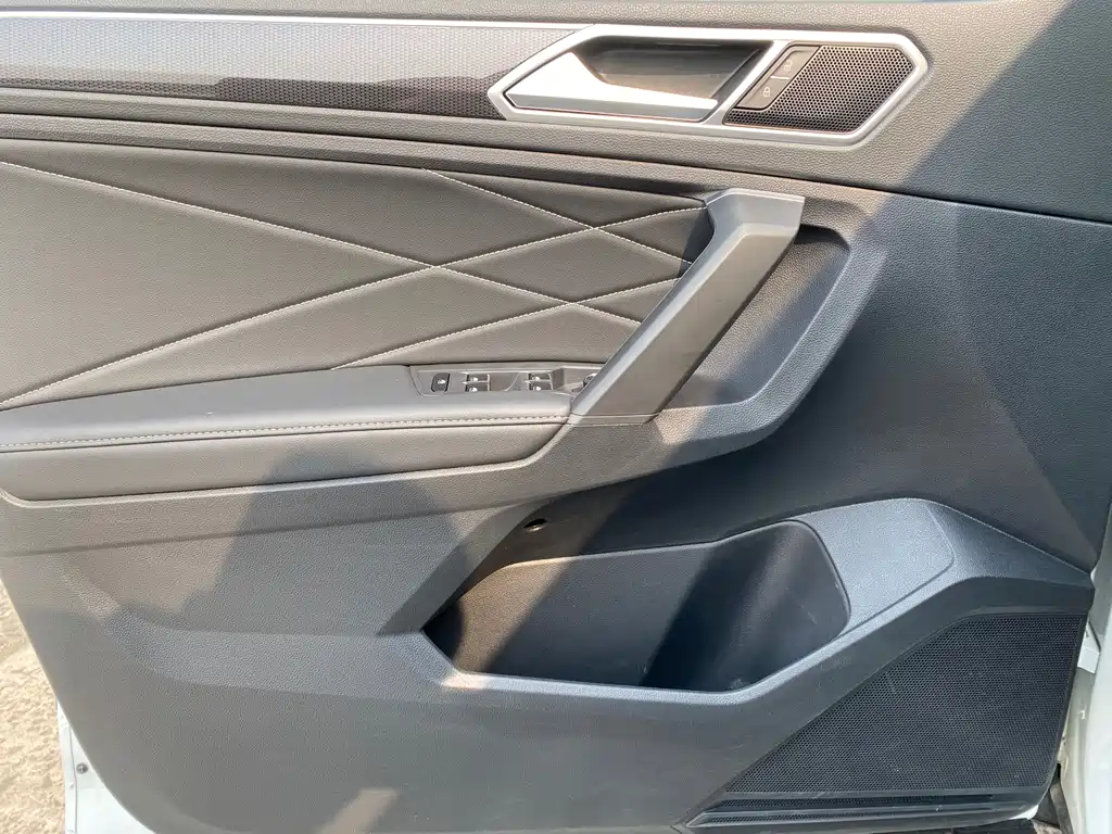 Volkswagen Tiguan L 2023 — фото 16
