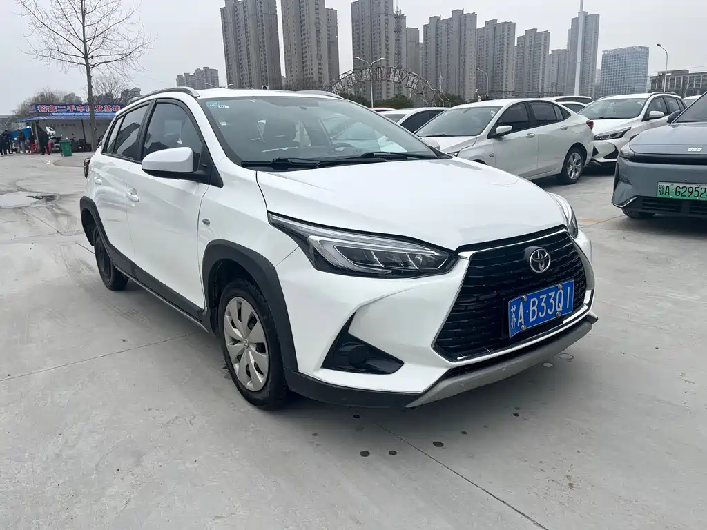 Toyota Yaris L 2023 — фото 3