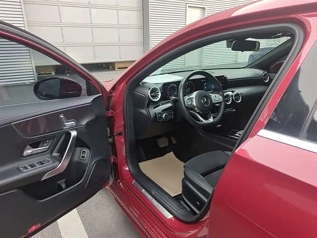 Mercedes-Benz A-Class 2021 — фото 16