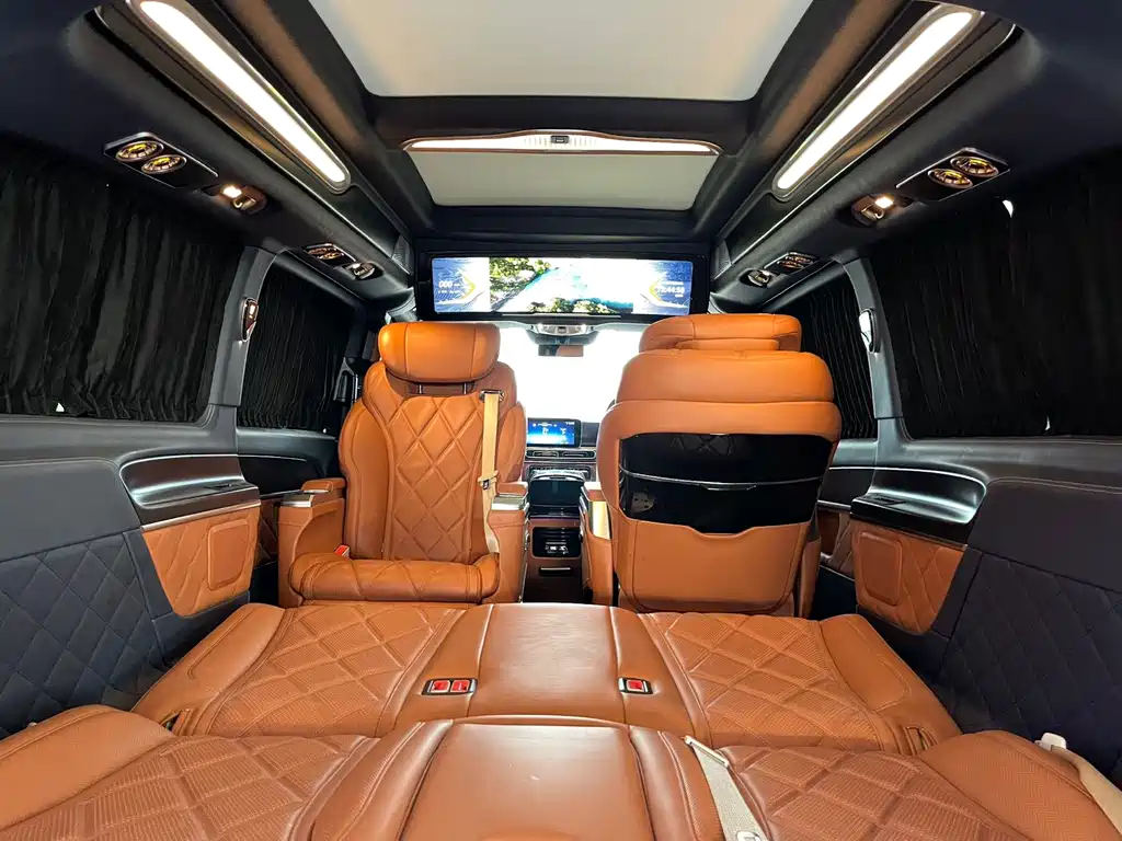 Mercedes-Benz V-Class 2025 — фото 17