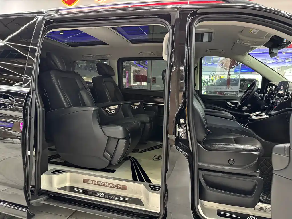 Mercedes-Benz V-Class 2020 — фото 12