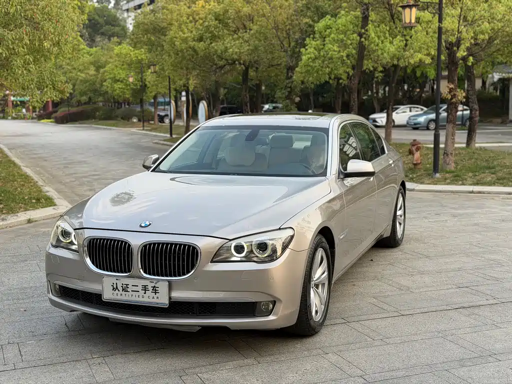 BMW 7 Series 2011 — фото 1