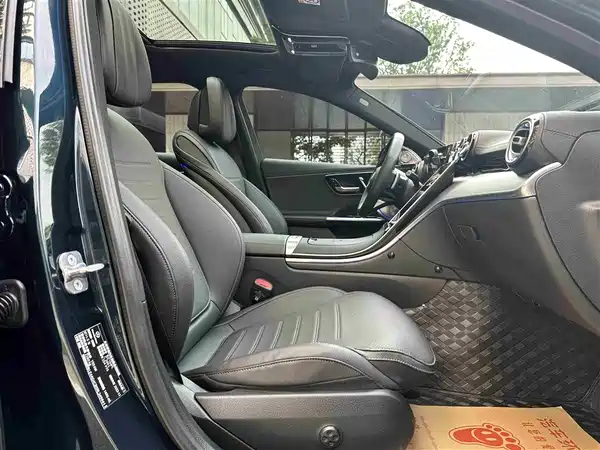 Mercedes-Benz C-Class 2024
