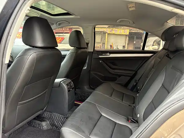 Volkswagen Sagitar 2018
