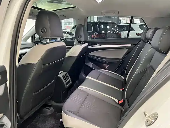 Volkswagen Golf 2024