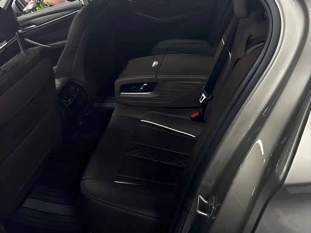 BMW 5 Series 2020 — фото 11