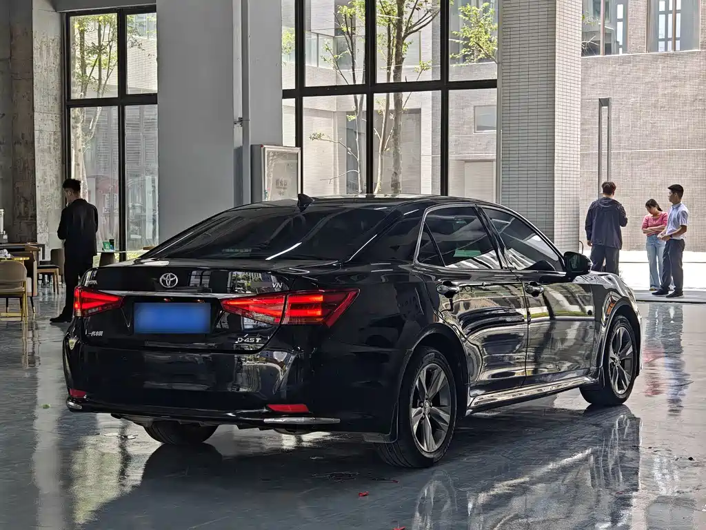 Toyota Crown 2018 — фото 9