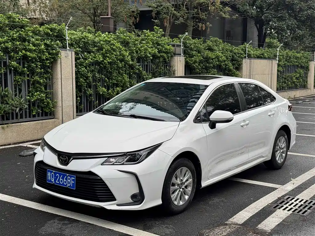 Toyota Corolla 2020 — фото 1