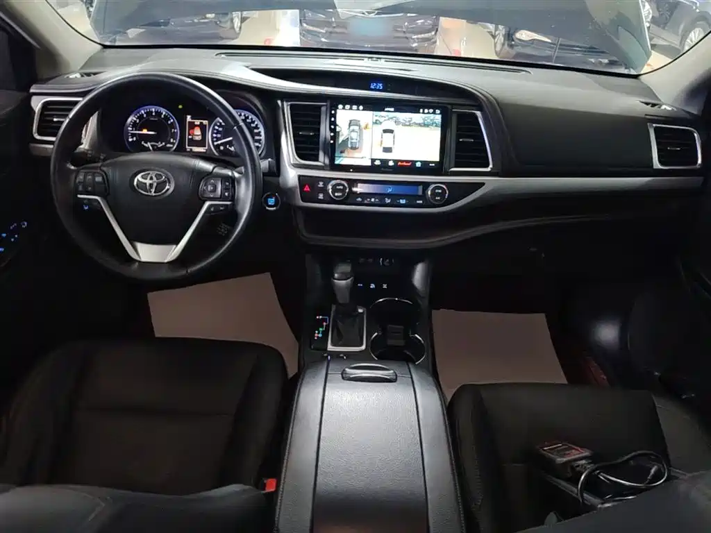 Toyota Highlander 2020 — фото 10