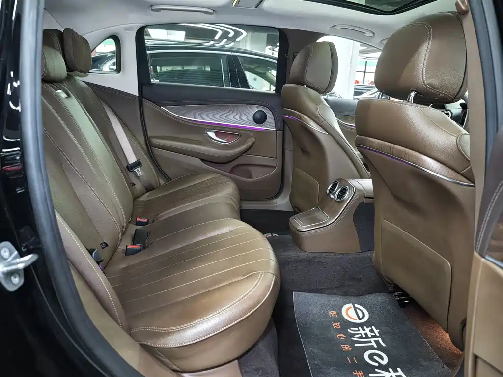 Mercedes-Benz E-Class 2022 — фото 12