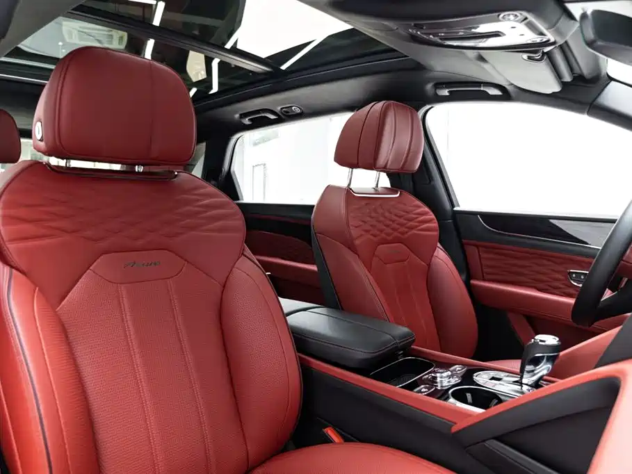 Bentley Bentayga 2023 — фото 16