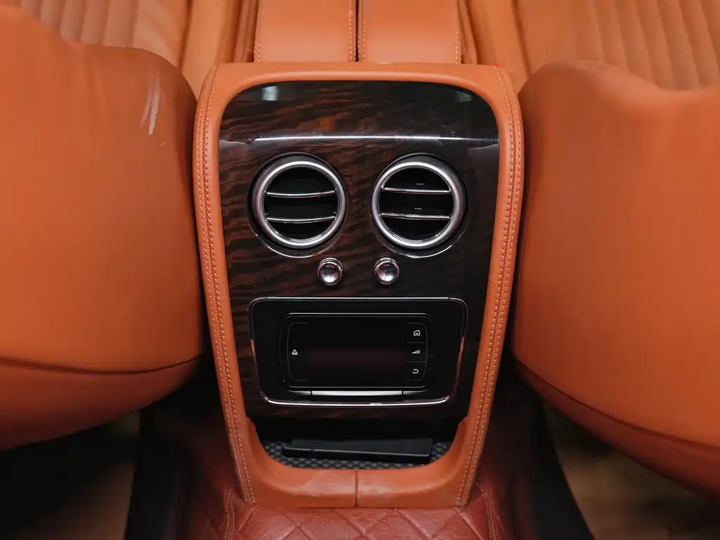 Bentley Flying Spur 2017 — фото 24