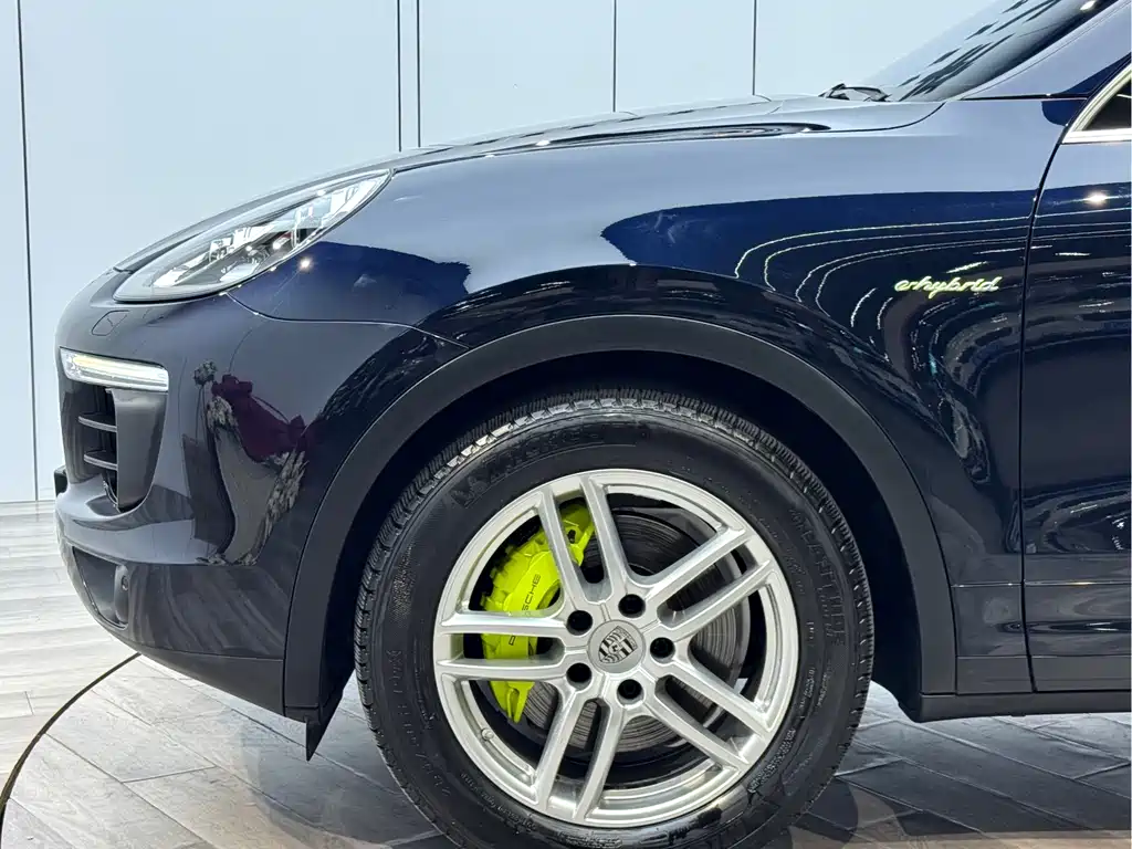 Porsche Cayenne Hybrid 2018 — фото 29