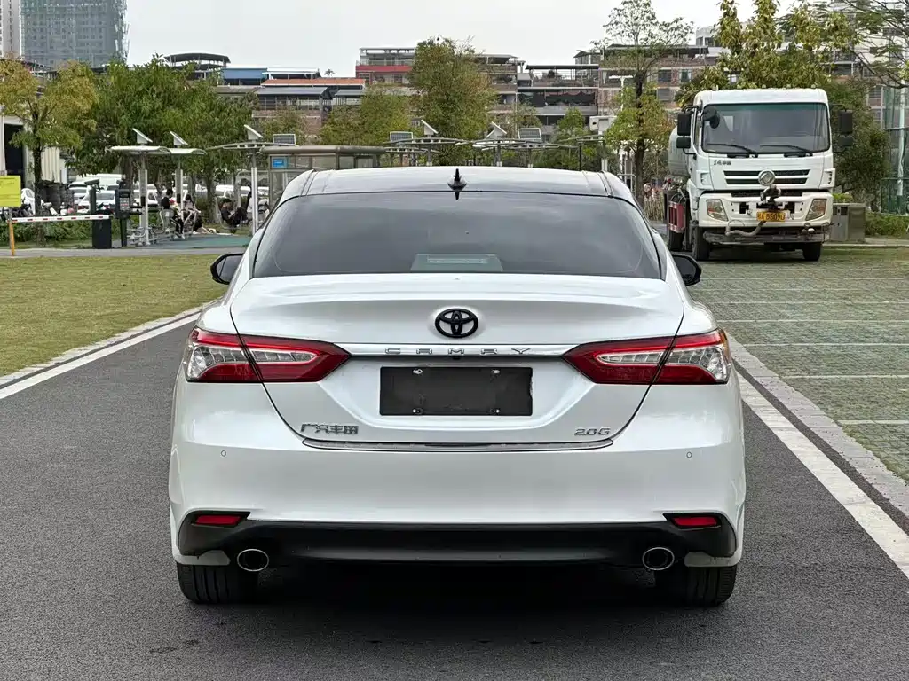 Toyota Camry 2022 — фото 5