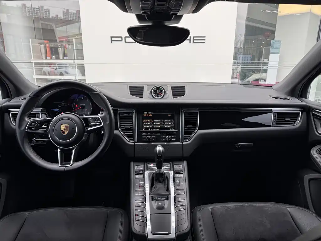 Porsche Macan 2016 — фото 18