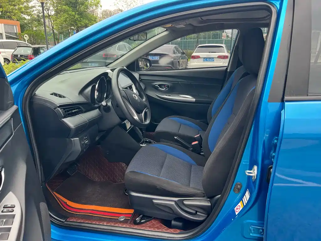 Toyota Yaris L 2017 — фото 11