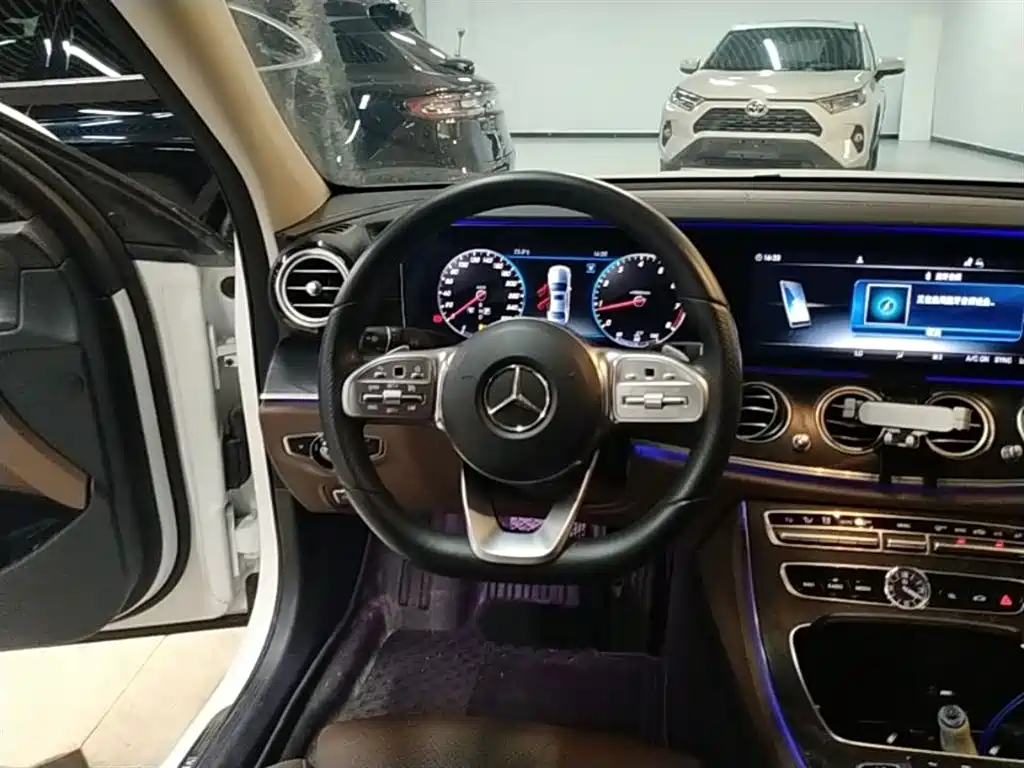 Mercedes-Benz E-Class 2019 — фото 11