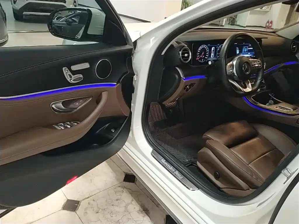 Mercedes-Benz E-Class 2019 — фото 16