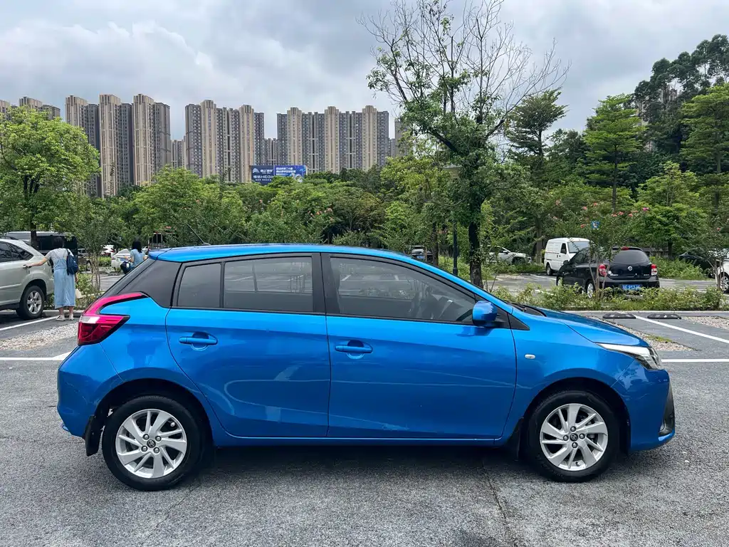 Toyota Yaris L 2017 — фото 8