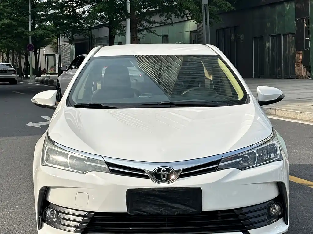 Toyota Corolla 2018 — фото 2