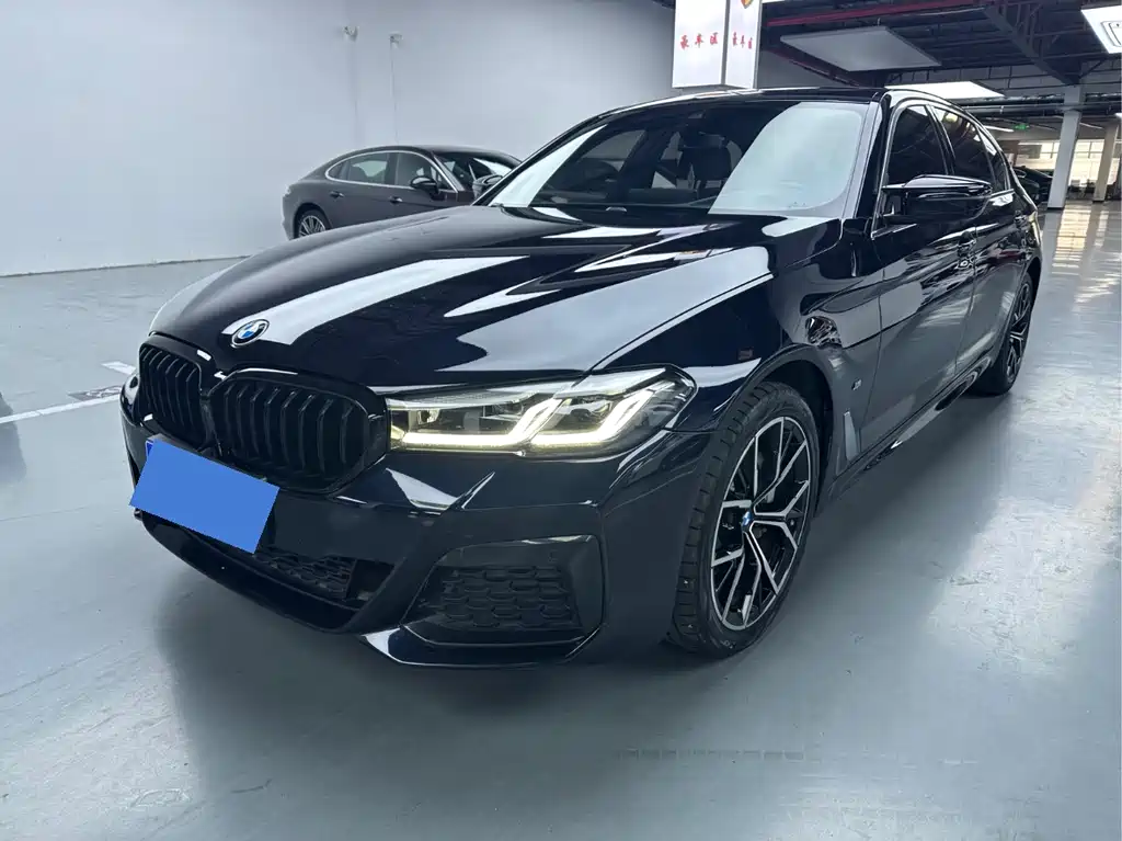 BMW 5 Series 2021 — фото 1