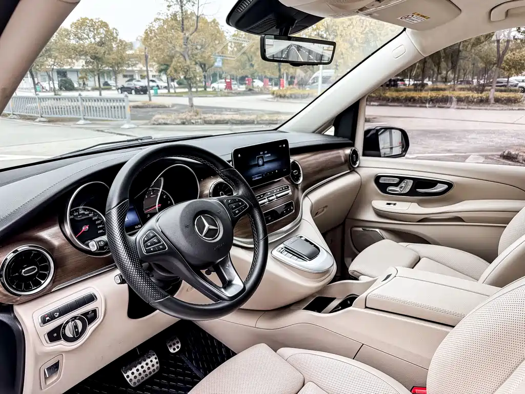 Mercedes-Benz V-Class 2023 — фото 5
