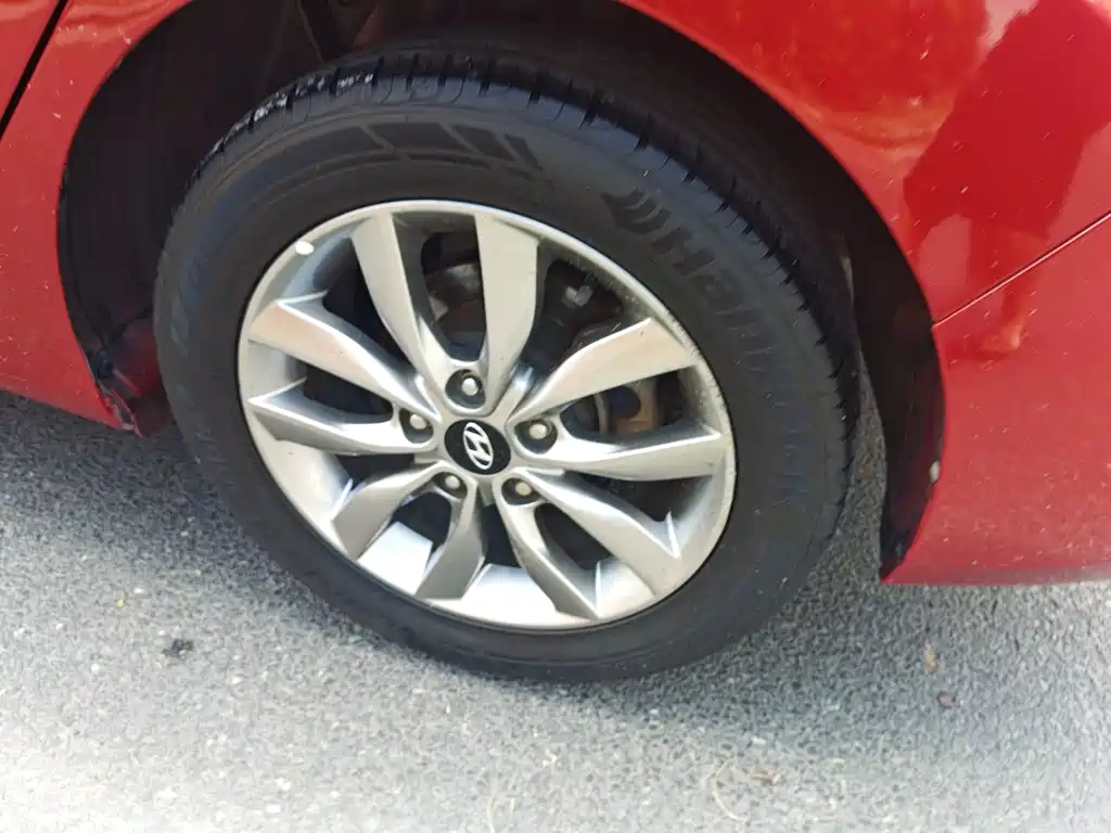 Hyundai Elantra 2016 — фото 11