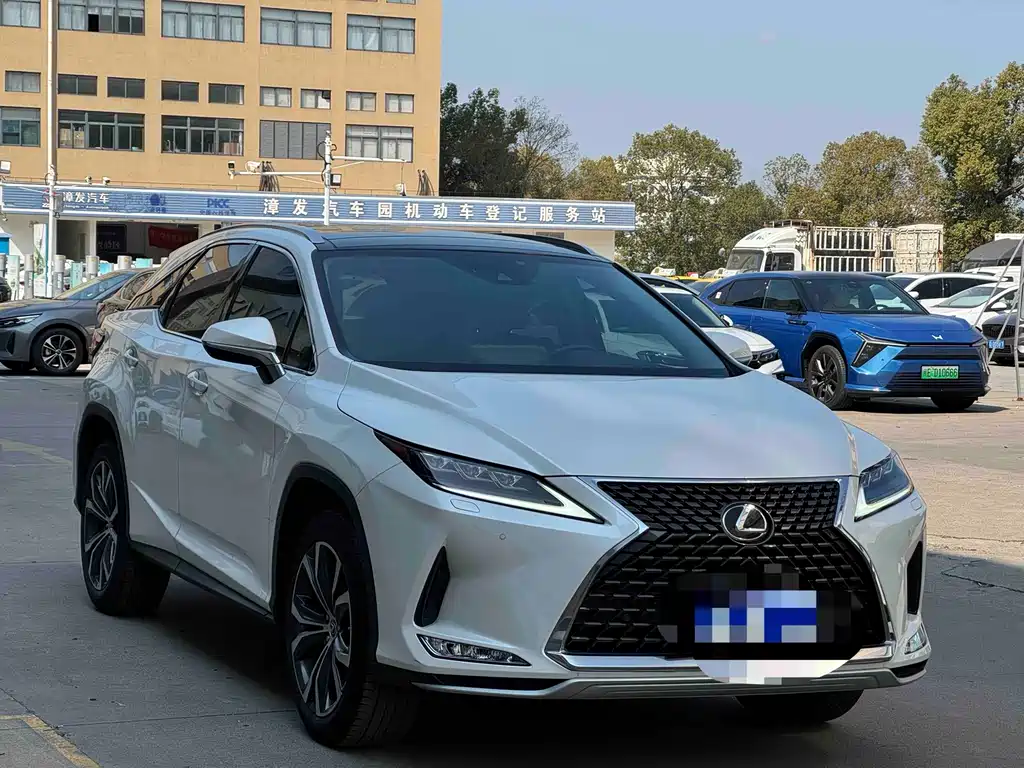 Lexus RX 2021 — фото 1