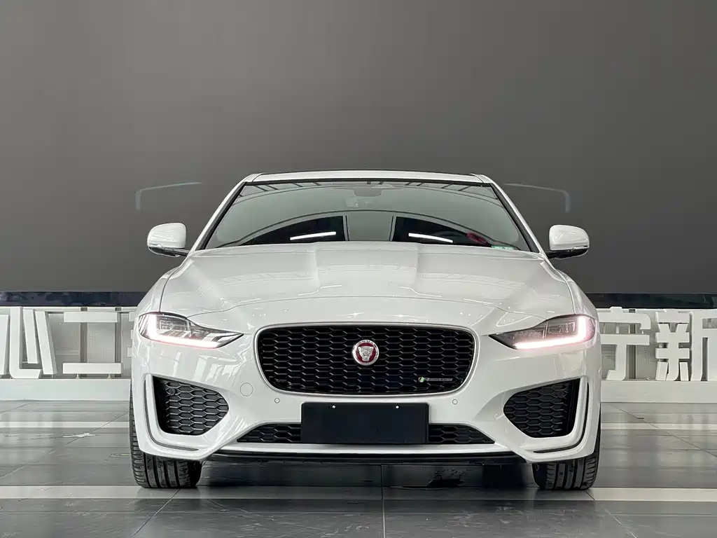 Jaguar XEL 2022 — фото 2