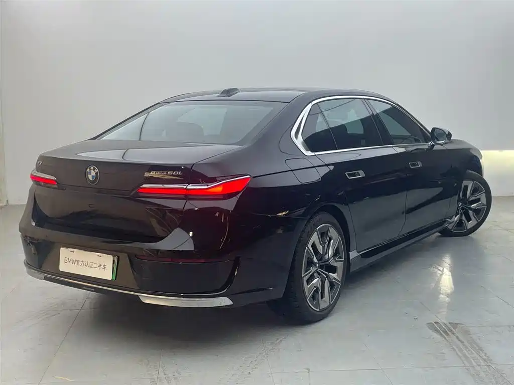 BMW i7 2025 — фото 4