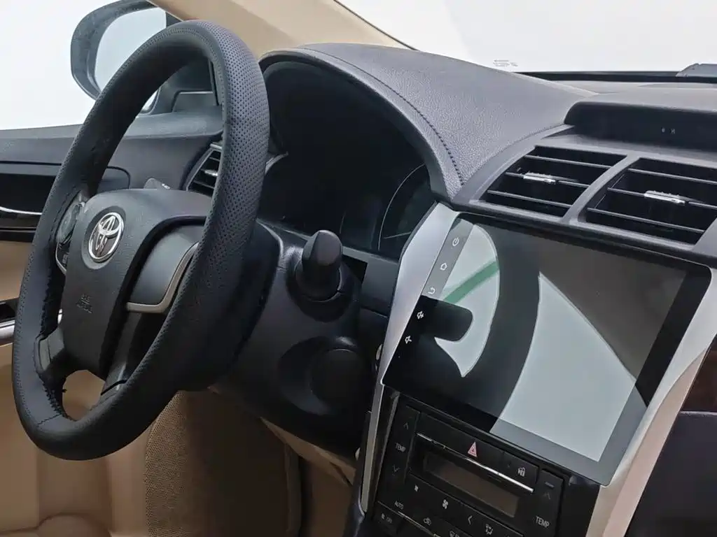 Toyota Camry 2015 — фото 22