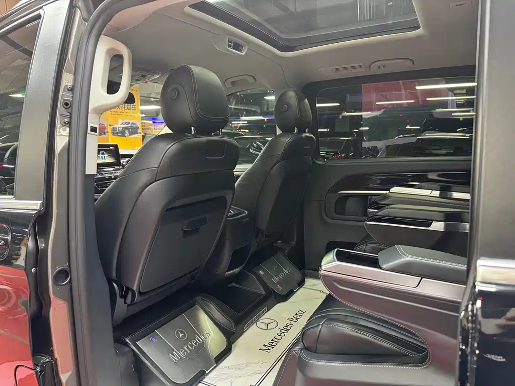 Mercedes-Benz V-Class 2018 — фото 30