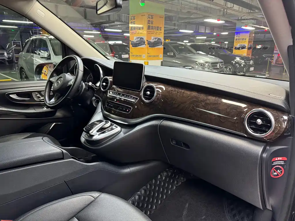 Mercedes-Benz V-Class 2018 — фото 36