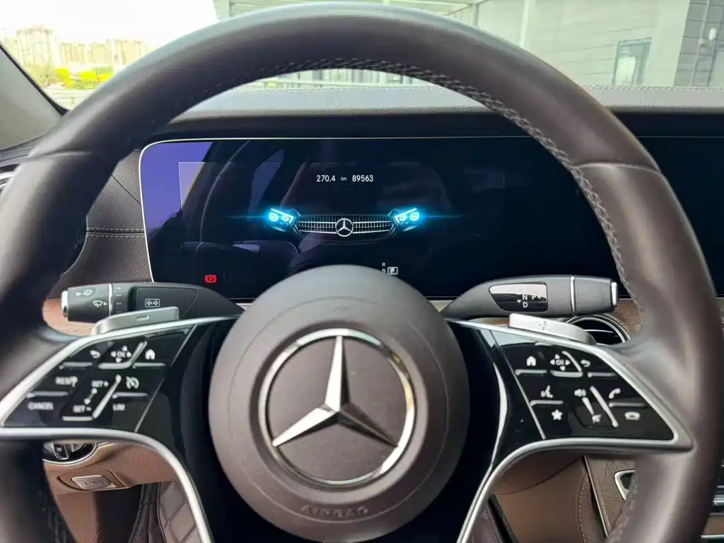 Mercedes-Benz E-Class 2022 — фото 12