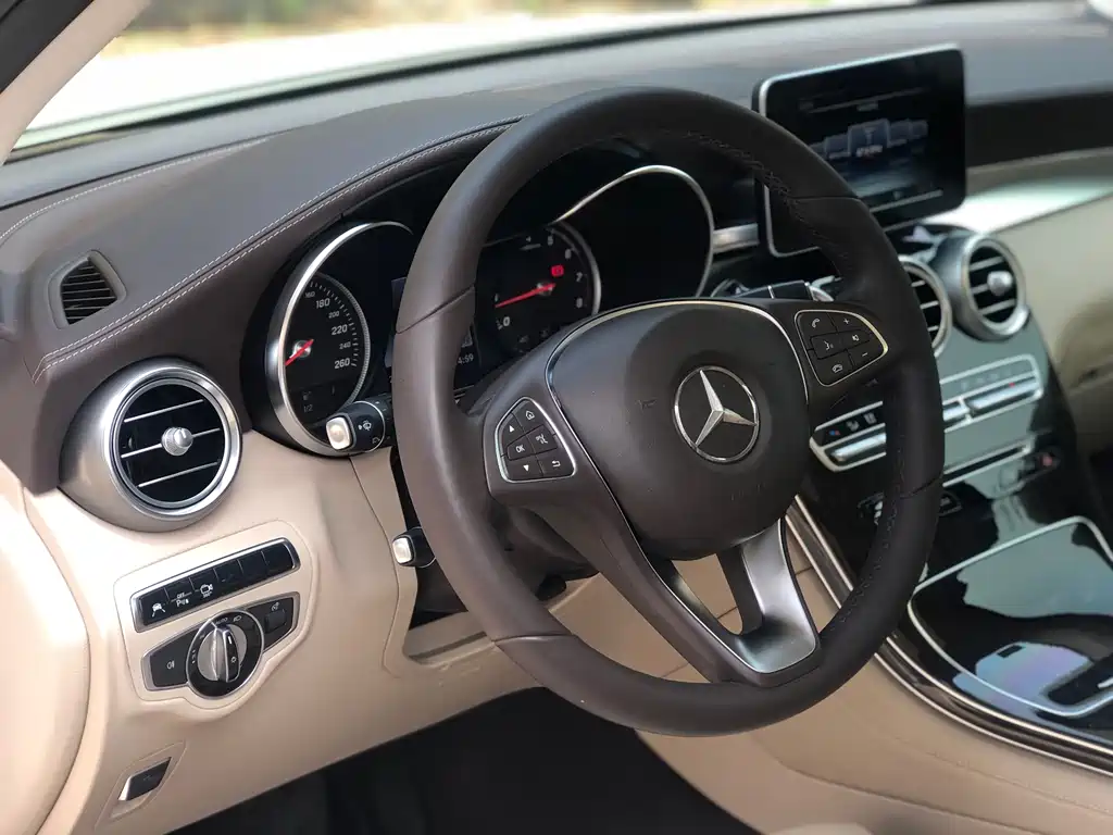 Mercedes-Benz GLC 2016 — фото 16
