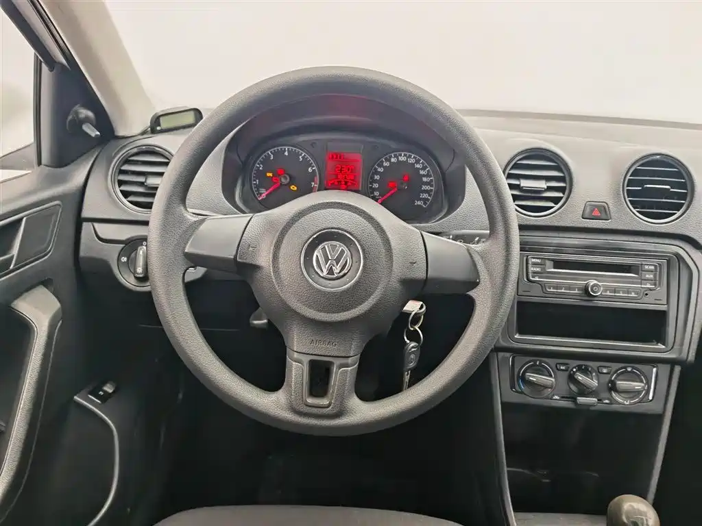 Volkswagen Jetta 2017 — фото 11