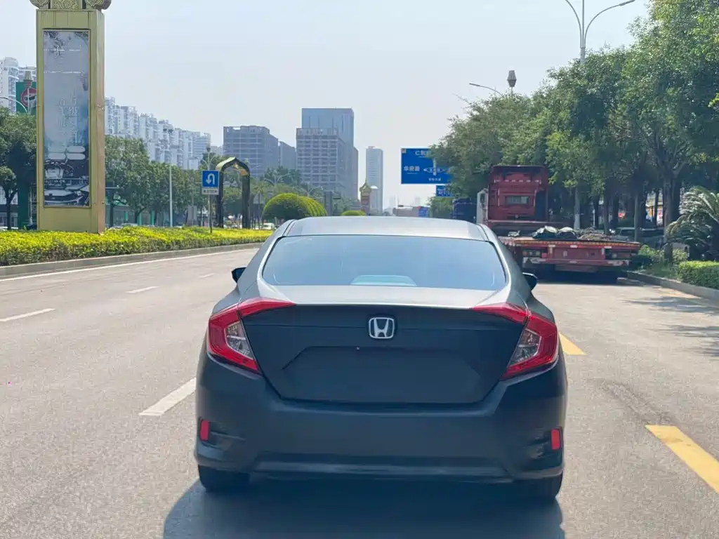 Honda Civic 2017 — фото 8