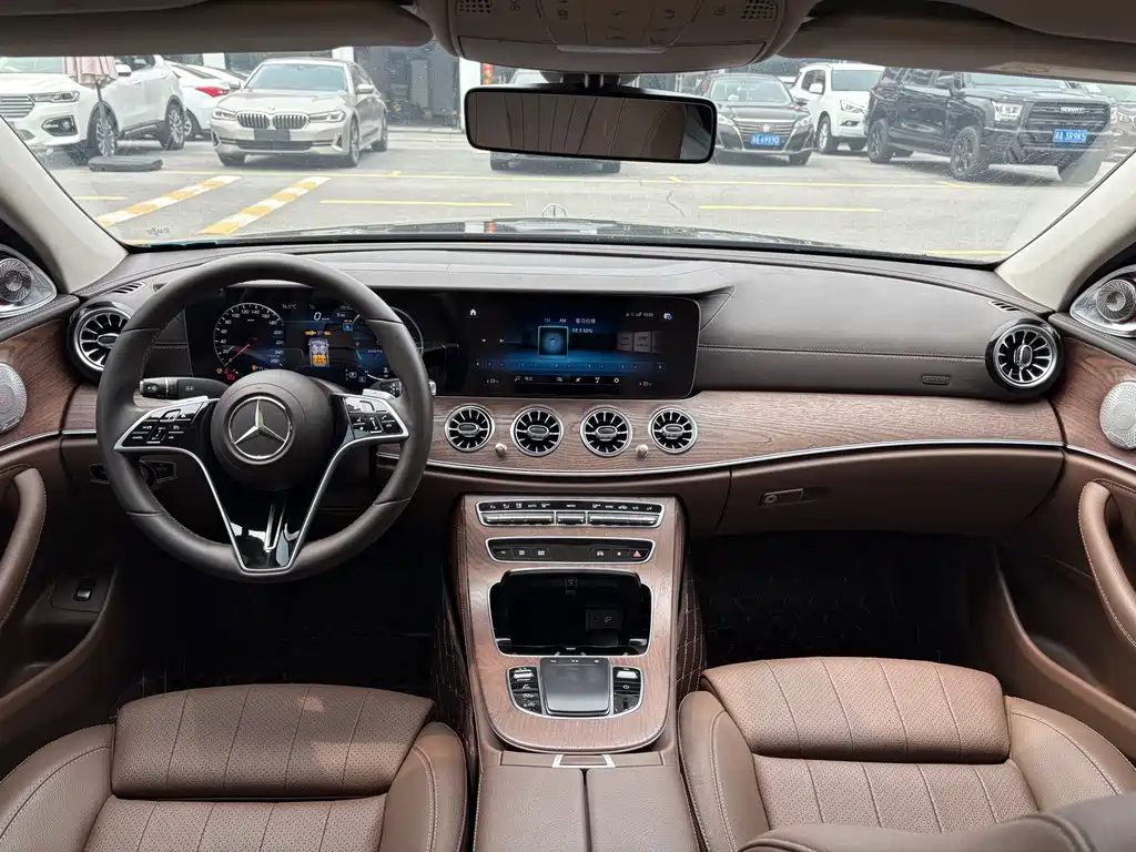 Mercedes-Benz E-Class 2023 — фото 6