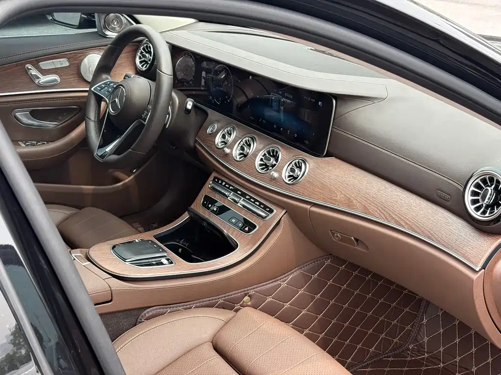 Mercedes-Benz E-Class 2023 — фото 12