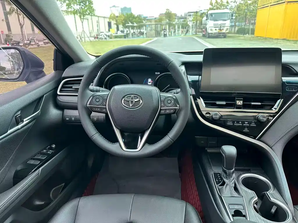 Toyota Camry 2022 — фото 17