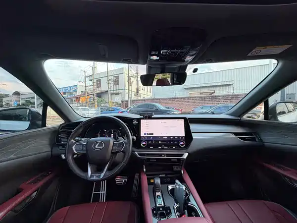 Lexus RX 2023