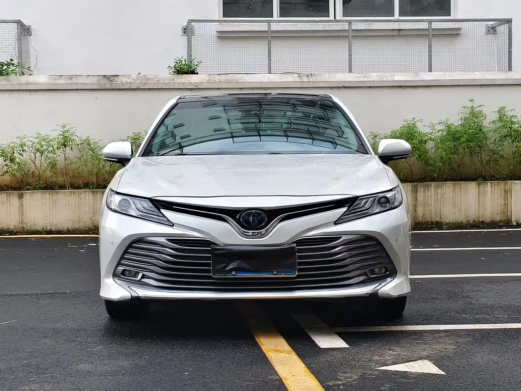 Toyota Camry 2019 — фото 2