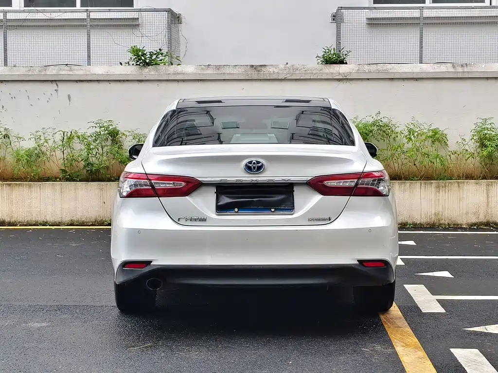 Toyota Camry 2019 — фото 14