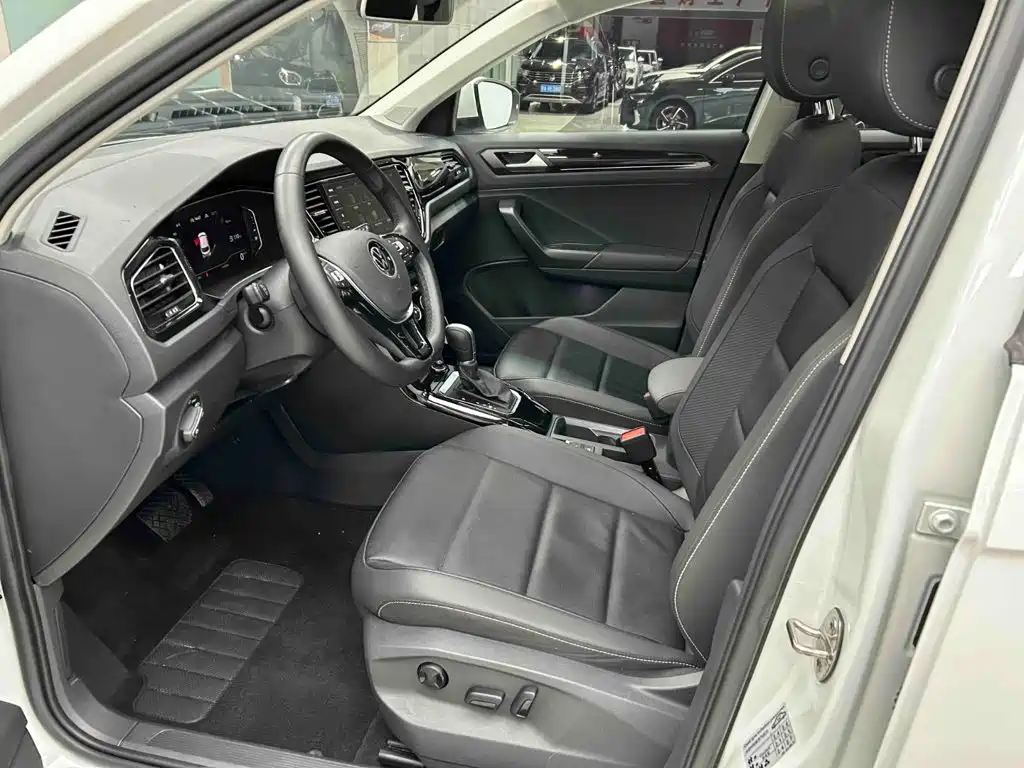 Volkswagen T-Roc 2023 — фото 11