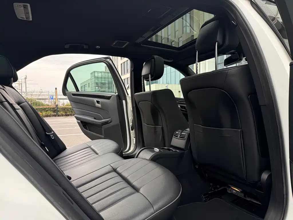 Mercedes-Benz E-Class 2015 — фото 16